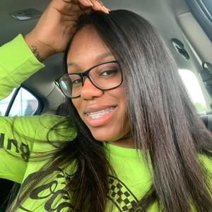 Meet your Posher, Nia